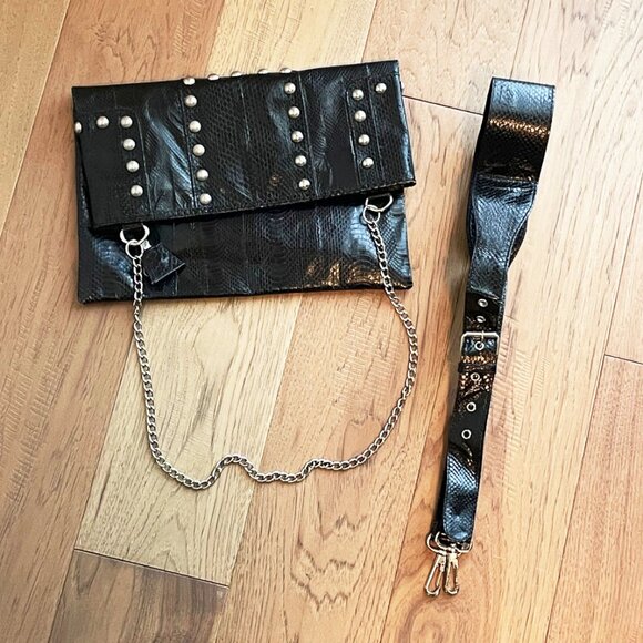 Vintage Black leather snake pattern bag with silver studs and chain strap - Picture 1 of 10
